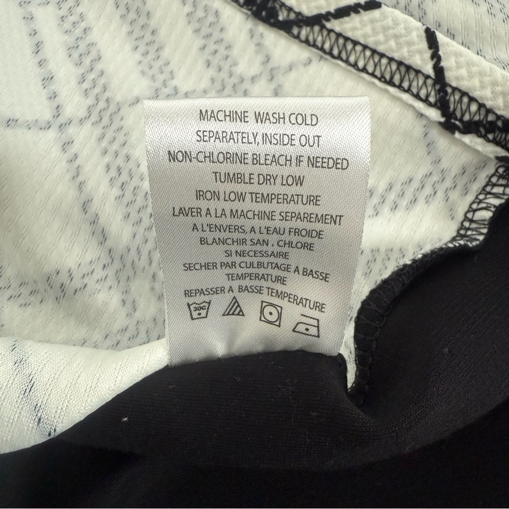 Katherine Barclay Montreal Black and White Stretchy Minimalist Women’s Cape Set - Picture 8 of 9